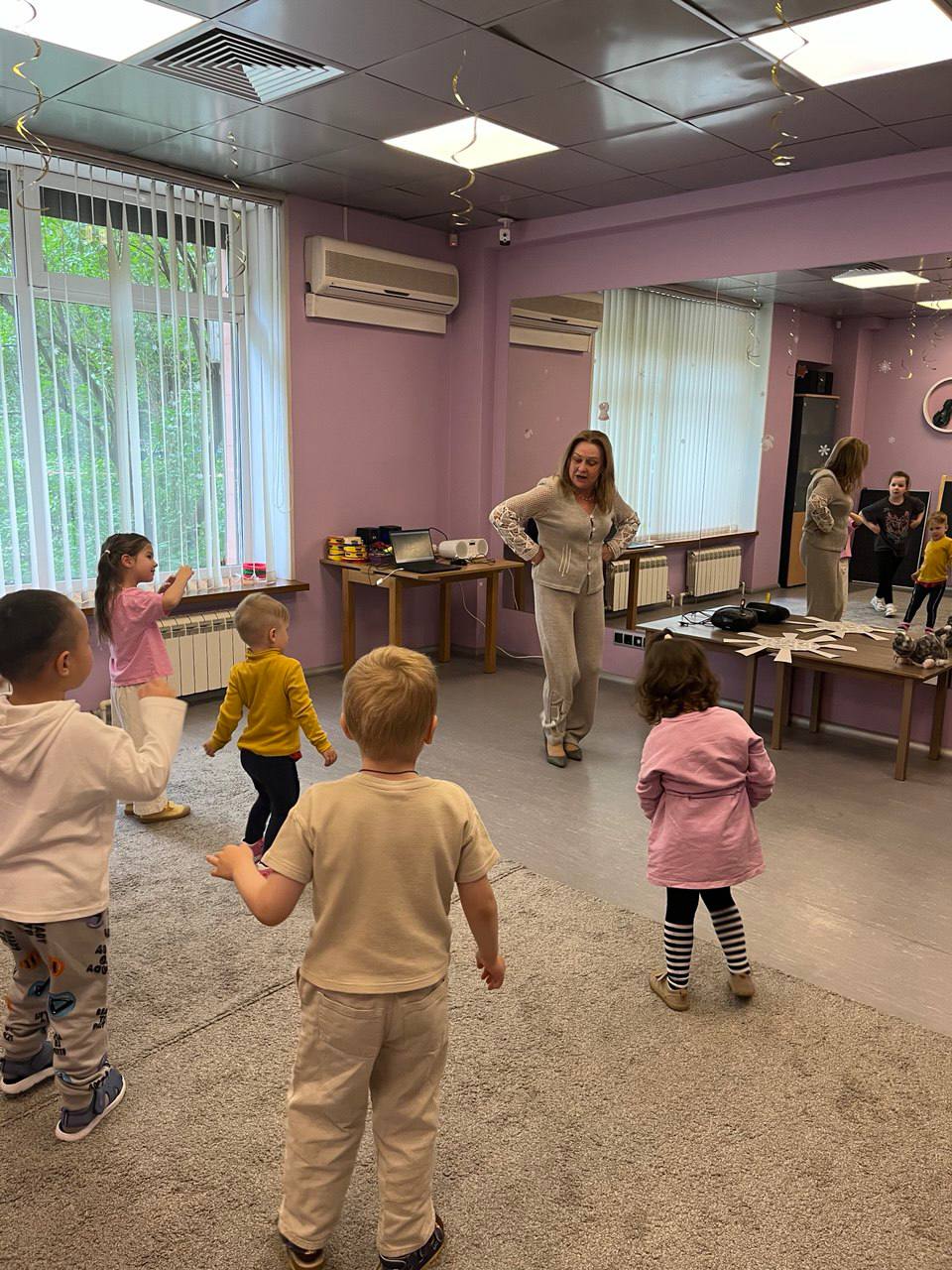 🎵 Логоритмика для детей 3–7 лет: речь, движение и уверенность в игре